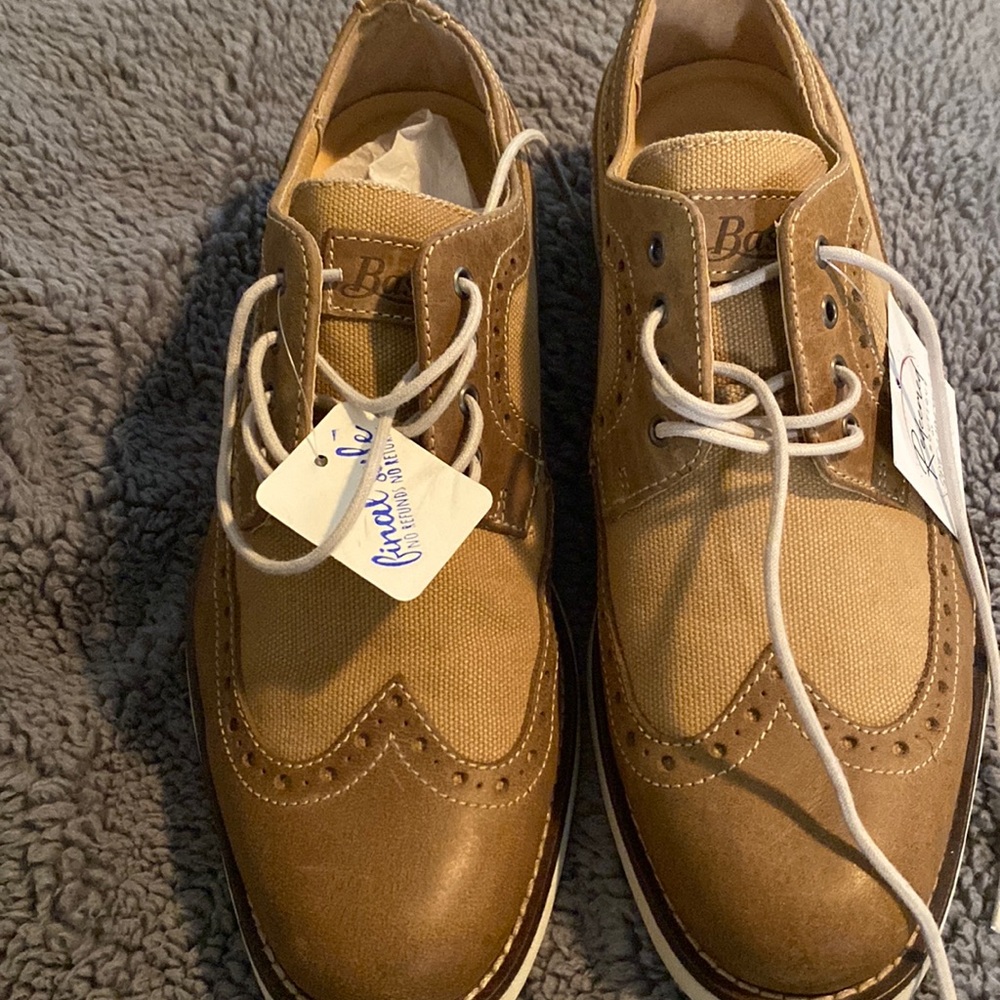 Brand New Mens Bass Cream/Brown Wingtip Loafers Size 7!